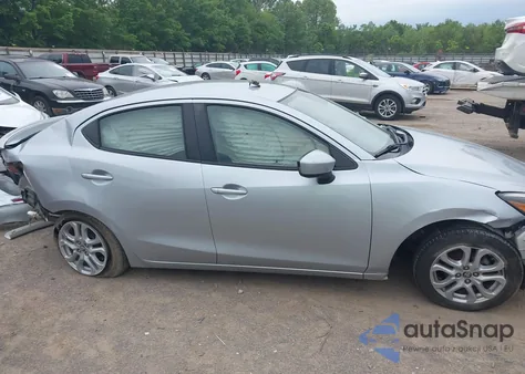 2017 Toyota Yaris Ia z USA, uszkodzony, nr VIN 3MYDLBYV0HY166400